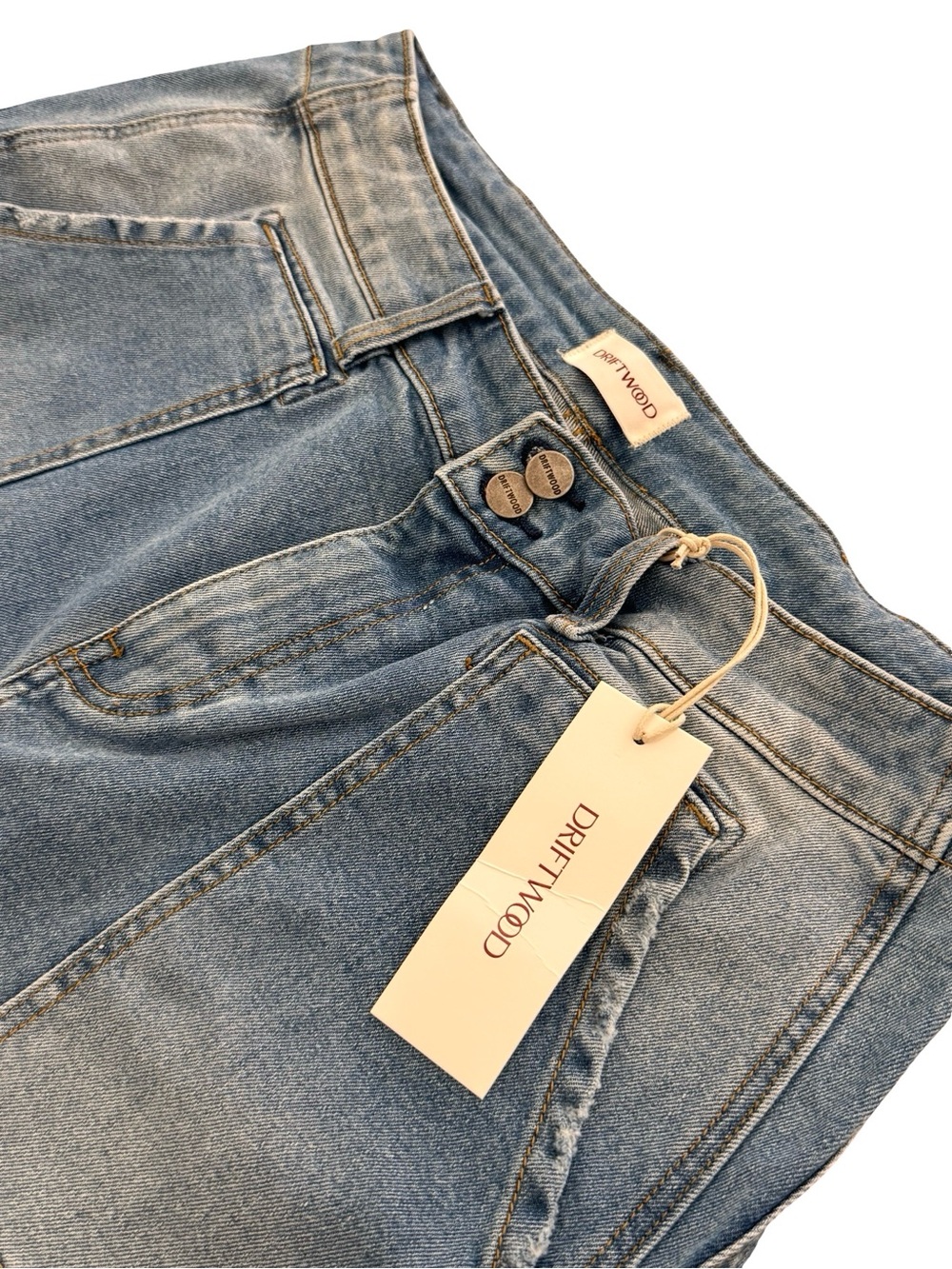 DRIFTWOOD Plus-Size Boyfriend cropped Jeans in Washed Blue - Picture 3 of 10